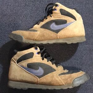 Vintage nike hiking sneaker boots size 6 size 6.5